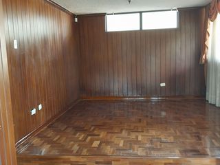 Foto 3 de QUITO, sector Colegio Einstein, vendo propiedad de 533m2 de terreno y 397m2 de construcción