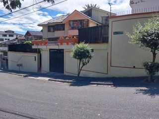 Foto 15 de QUITO, sector Colegio Einstein, vendo propiedad de 533m2 de terreno y 397m2 de construcción