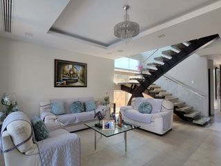 Foto 9 de En venta lujosa y moderna casa en Isla Mocoli