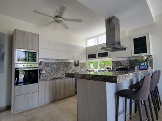 Foto 13 de En venta lujosa y moderna casa en Isla Mocoli