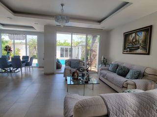 Foto 44 de En venta lujosa y moderna casa en Isla Mocoli