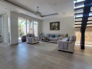 Foto 74 de En venta lujosa y moderna casa en Isla Mocoli