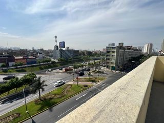 Foto 1 de SE VENDE HOSTAL, excelente ubicación en edificio de 4 pisos en plena avenida auxiliar de la Vía Expresa