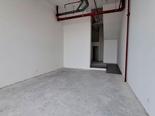 Foto 1 de Amplio local comercial/2 baños/1 estacionamiento/vista a la avenida/primer piso/techo a doble altura