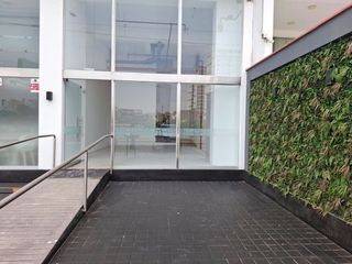 Foto 3 de Amplio local comercial/2 baños/1 estacionamiento/vista a la avenida/primer piso/techo a doble altura