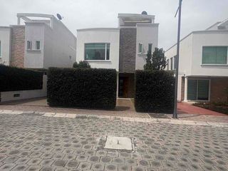 Foto 1 de MODERNA CASA 2 PISOS