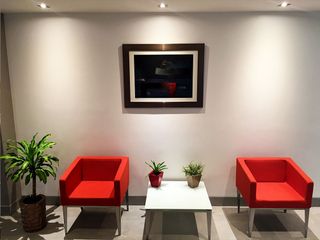 Foto 3 de Vendo Oficina Sky Building 96m² con Terraza Adicional de 20m² y 2 Parqueos