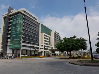 Foto 4 de Vendo Oficina Sky Building 96m² con Terraza Adicional de 20m² y 2 Parqueos