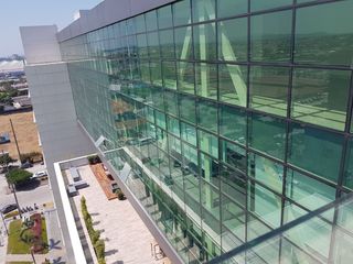 Foto 2 de Vendo Oficina Sky Building 96m² con Terraza Adicional de 20m² y 2 Parqueos