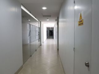 Foto 20 de Vendo Oficina Sky Building 96m² con Terraza Adicional de 20m² y 2 Parqueos