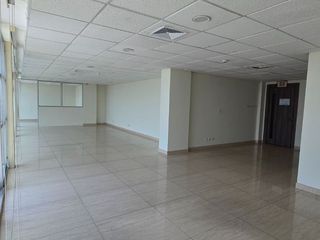 Foto 23 de Vendo Oficina Sky Building 96m² con Terraza Adicional de 20m² y 2 Parqueos