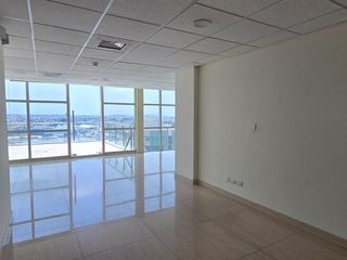 Foto 24 de Vendo Oficina Sky Building 96m² con Terraza Adicional de 20m² y 2 Parqueos