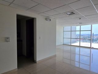 Foto 25 de Vendo Oficina Sky Building 96m² con Terraza Adicional de 20m² y 2 Parqueos
