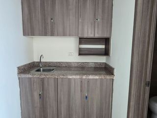 Foto 26 de Vendo Oficina Sky Building 96m² con Terraza Adicional de 20m² y 2 Parqueos