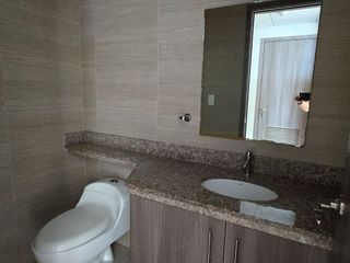 Foto 27 de Vendo Oficina Sky Building 96m² con Terraza Adicional de 20m² y 2 Parqueos