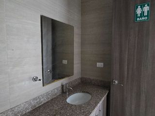 Foto 28 de Vendo Oficina Sky Building 96m² con Terraza Adicional de 20m² y 2 Parqueos