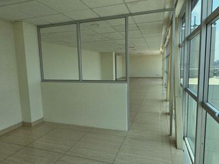 Foto 29 de Vendo Oficina Sky Building 96m² con Terraza Adicional de 20m² y 2 Parqueos