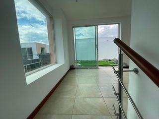 Foto 2 de Rento  casa de 205 m2 en Tumbaco