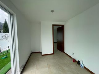 Foto 8 de Rento  casa de 205 m2 en Tumbaco