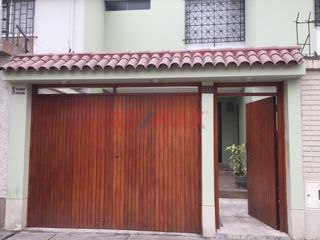 Foto 1 de Vendo Casa A 2 Cuadras De Las Avs. Canadá Y Santa Catalina