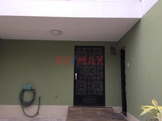 Foto 3 de Vendo Casa A 2 Cuadras De Las Avs. Canadá Y Santa Catalina