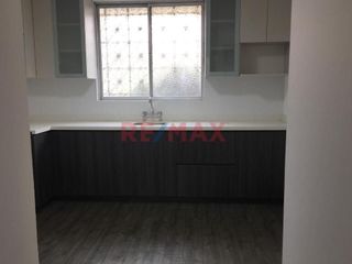 Foto 10 de Vendo Casa A 2 Cuadras De Las Avs. Canadá Y Santa Catalina