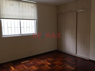 Foto 11 de Vendo Casa A 2 Cuadras De Las Avs. Canadá Y Santa Catalina