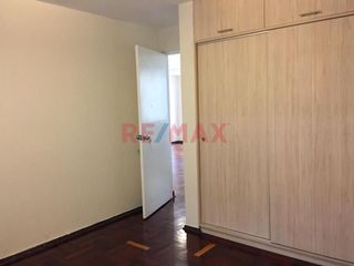 Foto 12 de Vendo Casa A 2 Cuadras De Las Avs. Canadá Y Santa Catalina