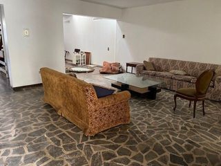 Foto 4 de VENDO CASA/ TERRENO ZONA HUACA PUCLLANA MIRAFLORES