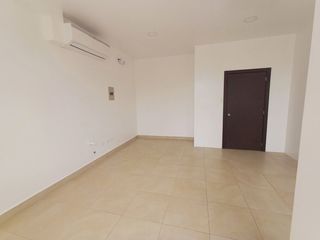 Foto 6 de SE ARRIENDA 2 CONSULTORIOS Y/O OFICINAS JUNTAS; DE 35 M2. (APROX.) C/U. EN METROPOLI PLAZA, SANTO DOMINGO DE LOS COLORADOS - ECUADOR