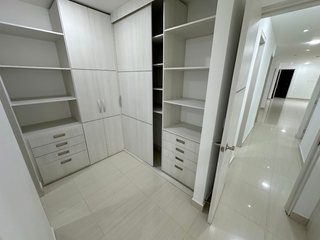 Foto 20 de amplio apartamento en el barrio caudal a la venta