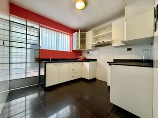 Foto 6 de Casa De 3 Pisos Cerca A Plaza Bandera Y Parque Enrejado