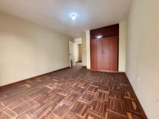 Foto 10 de Casa De 3 Pisos Cerca A Plaza Bandera Y Parque Enrejado