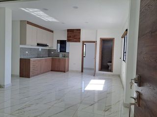 Foto 1 de departamento de alquiler en manta zona sur L/F