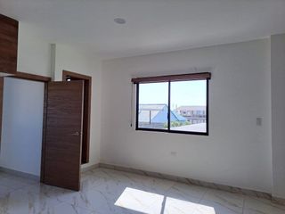 Foto 6 de departamento de alquiler en manta zona sur L/F