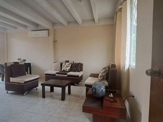 Foto 2 de casa de alquiler en manta urbanización sariland L/F