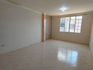 Foto 1 de Departamento en Alquiler de 3 Dormitorios en Primera Planta Alta cerca de la 25 de Junio/Farmacia Fybeca