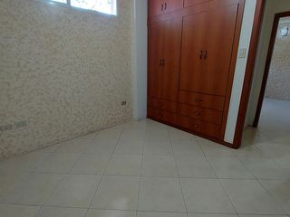 Foto 8 de Departamento en Alquiler de 3 Dormitorios en Primera Planta Alta cerca de la 25 de Junio/Farmacia Fybeca