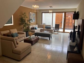 Foto 3 de Casa en venta frente a parque Ate Urb. Olimpo