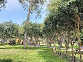 Foto 1 de Casa en venta frente a parque Ate Urb. Olimpo