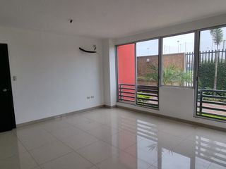 Foto 2 de Vendo Moderno Departamento de 93 m² La Romareda Norte de Guayaquil Estrene