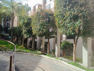 Foto 20 de Departamento Duplex Urbanización El Condado Quito