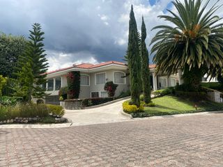 Foto 2 de CASA DE LUJO DE UNA PLANTA EN URB PRIVADA CUMBAYA (PROX RUTA VIVA)