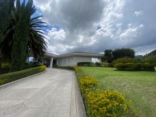 Foto 5 de CASA DE LUJO DE UNA PLANTA EN URB PRIVADA CUMBAYA (PROX RUTA VIVA)