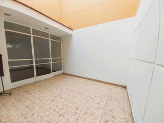 Foto 9 de VENDO CASA DE TRES PISOS REMODELADA CON MINI DEPARTAMENTO