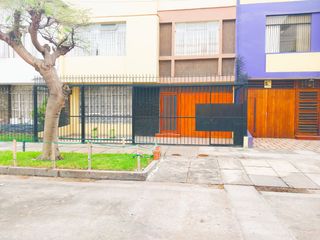Foto 2 de VENDO CASA DE TRES PISOS REMODELADA CON MINI DEPARTAMENTO