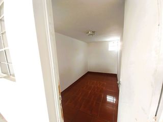 Foto 37 de VENDO CASA DE TRES PISOS REMODELADA CON MINI DEPARTAMENTO