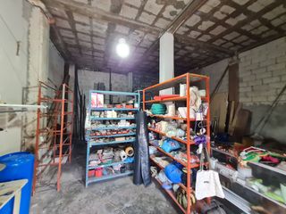 Foto 18 de Venta de Propiedad Esquinera de uso residencial y comercial, departamento de 2 pisos y 4 locales, Guasmo Central. Avenida Domingo Comin