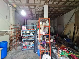 Foto 19 de Venta de Propiedad Esquinera de uso residencial y comercial, departamento de 2 pisos y 4 locales, Guasmo Central. Avenida Domingo Comin