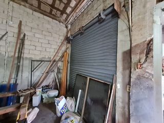 Foto 20 de Venta de Propiedad Esquinera de uso residencial y comercial, departamento de 2 pisos y 4 locales, Guasmo Central. Avenida Domingo Comin